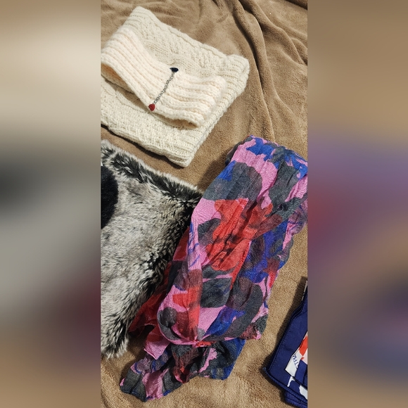 Cozy Winter Accessories Set - Picture 7 of 8